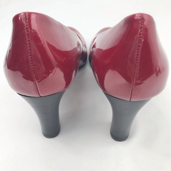Liz Claiborne JOHNNIE Red Patent Leather Closed Toe Flex Holiday Heels - Picture 9 of 12